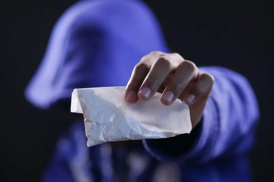 Eboli, minore arrestato con cocaina e crack negli abiti